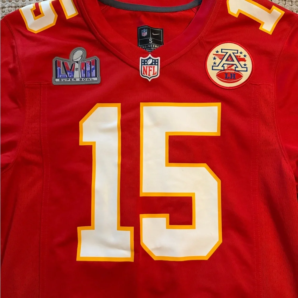 Nike NFL Red Classic Pat Mahomes #15 Kansas City Chiefs Super Bowl Jersey - Picture 2 of 11